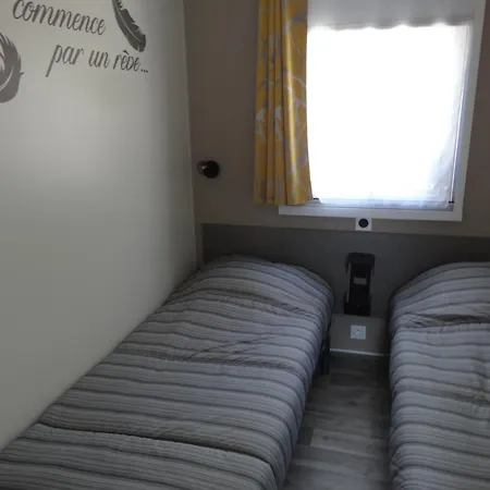 Luxueux Bungalow Avec Vue Panoramique Sur La Campingplatz