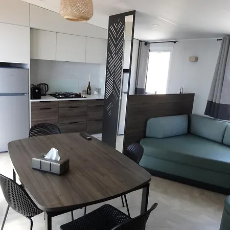 Luxueux Bungalow Avec Vue Panoramique Sur La Campsite